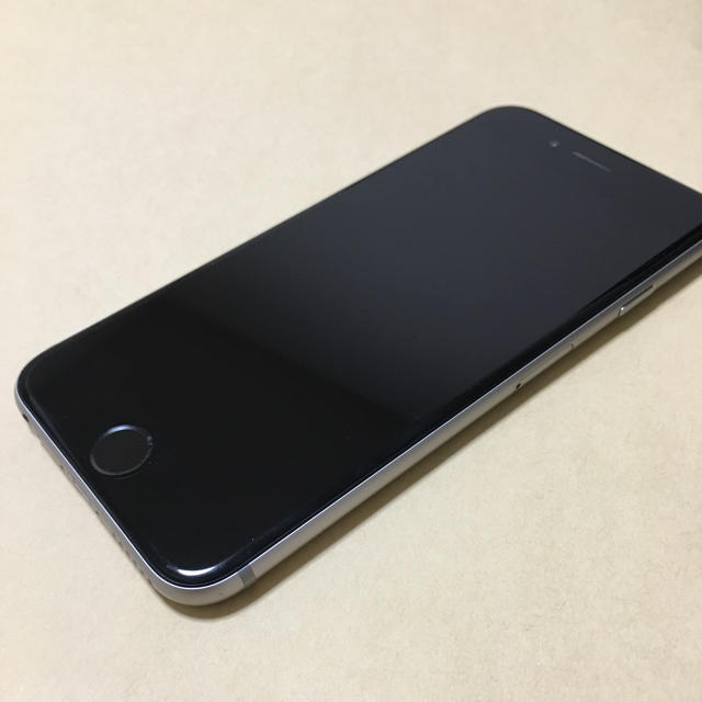 au(エーユー)のiPhone6s space gray 64GB au  スマホ/家電/カメラのスマートフォン/携帯電話(スマートフォン本体)の商品写真