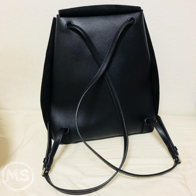 Charles and Keith(チャールズアンドキース)のCHARLES&KEITH フロントフラップショルダーバッグ/black bag レディースのバッグ(ショルダーバッグ)の商品写真