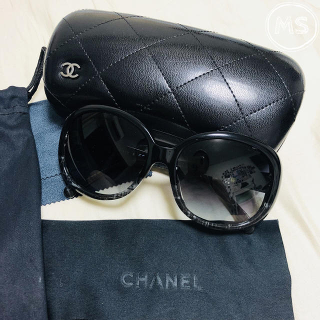 CHANEL(シャネル)のCHANEL(シャネル) サングラス ココマーク グレーグラデーション 黒 レディースのファッション小物(サングラス/メガネ)の商品写真