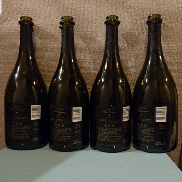 Dom Pérignon(ドンペリニヨン)の光るドンペリルミナス空瓶4本set！ 食品/飲料/酒の酒(シャンパン/スパークリングワイン)の商品写真