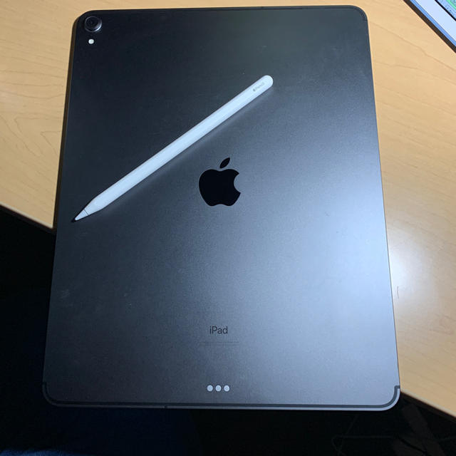 iPad(アイパッド)のipad pro 64gb and ipencil  スマホ/家電/カメラのPC/タブレット(タブレット)の商品写真