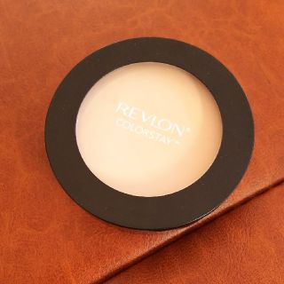 レブロン(REVLON)のREVLON ファンデーション 送料無料 820 Light(ファンデーション)