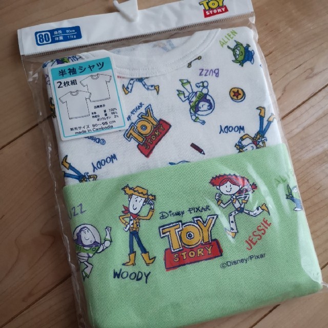 Disney(ディズニー)の新品　トイストーリー　肌着　半袖　80　Tシャツ キッズ/ベビー/マタニティのベビー服(~85cm)(肌着/下着)の商品写真