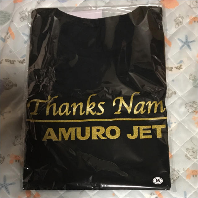 JAL(日本航空)(ジャル(ニホンコウクウ))のアムロジェット Tシャツ  AMURO JET×JTA Tシャツ 黒 M エンタメ/ホビーのタレントグッズ(女性タレント)の商品写真