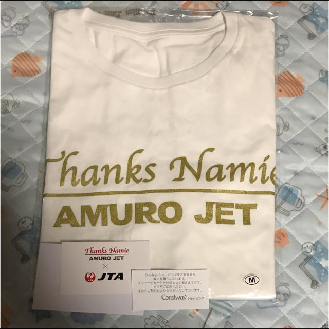 JAL(日本航空)(ジャル(ニホンコウクウ))のアムロジェットTシャツ AMURO JET×JTA   Tシャツ 白 M エンタメ/ホビーのタレントグッズ(女性タレント)の商品写真