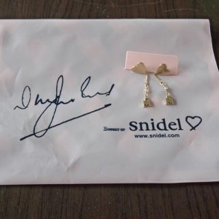 スナイデル(SNIDEL)の☆ｲﾆｼｬﾙピアス☆(ピアス)