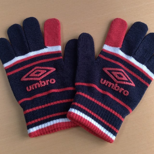 UMBRO(アンブロ)のumbro 手袋 スポーツ/アウトドアのサッカー/フットサル(ウェア)の商品写真