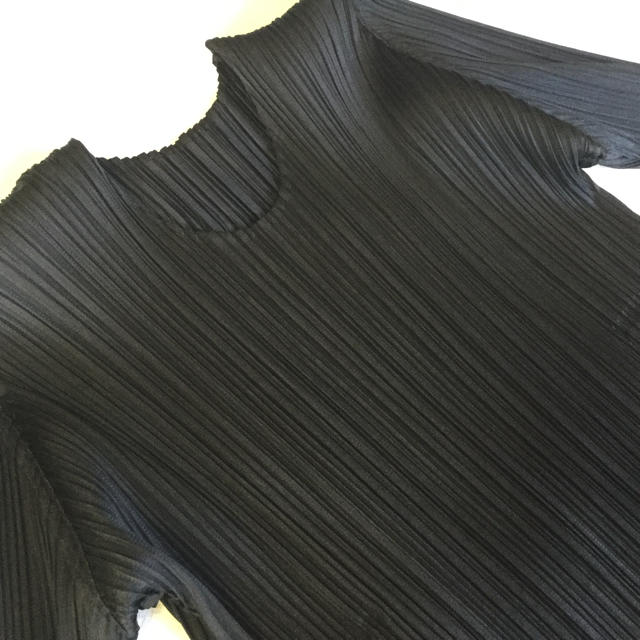 PLEATS PLEASE ISSEY MIYAKE(プリーツプリーズイッセイミヤケ)のプリーツプリーズ  黒 半袖チュニック 美品 レディースのトップス(チュニック)の商品写真