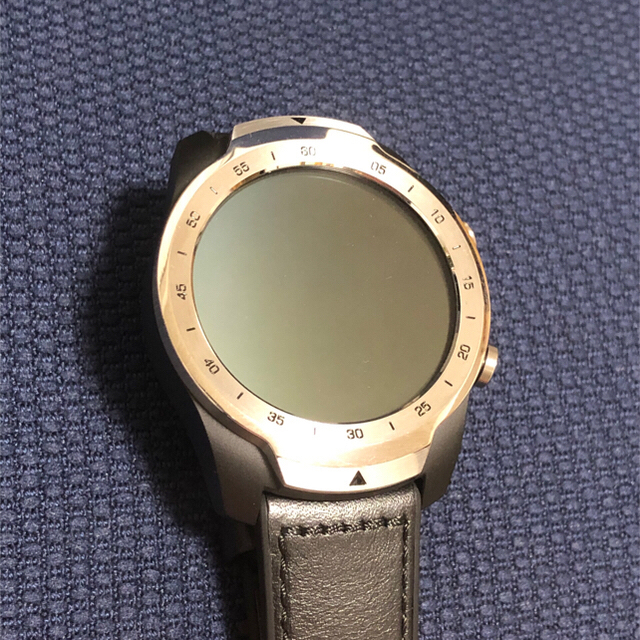 ティック ウォッチ・プロ　TicWatch Pro（シルバー色） メンズの時計(腕時計(デジタル))の商品写真