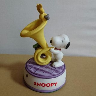 スヌーピー(SNOOPY)の新品、未使用 スヌーピーとトランペットの上のウッドストック 陶器置物(置物)