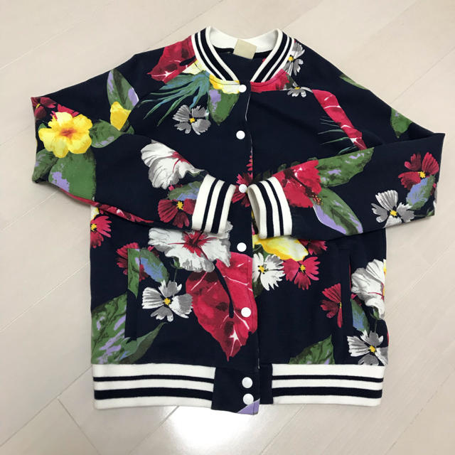 ZARA KIDS(ザラキッズ)のザラガール　花柄ブルゾン　140 キッズ/ベビー/マタニティのキッズ服女の子用(90cm~)(ジャケット/上着)の商品写真