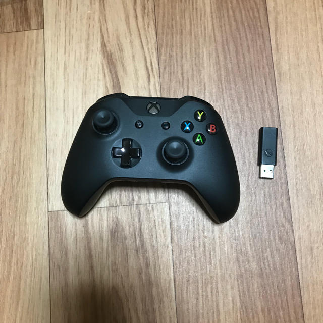 Xbox(エックスボックス)のxbox one コントローラー 訳あり エンタメ/ホビーのゲームソフト/ゲーム機本体(家庭用ゲーム機本体)の商品写真