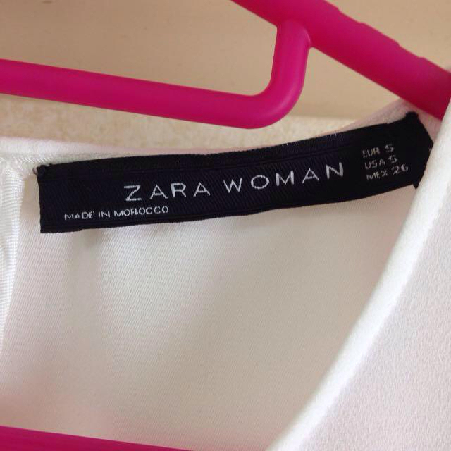 ZARA(ザラ)のZARA フリル袖 ホワイトトップス レディースのトップス(Tシャツ(半袖/袖なし))の商品写真