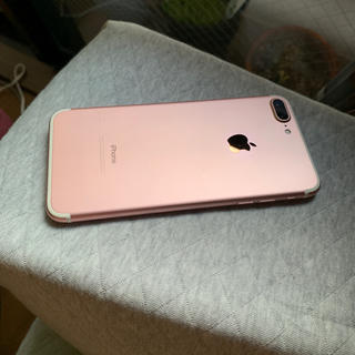 アップル(Apple)のiPhone7sプラス(スマートフォン本体)