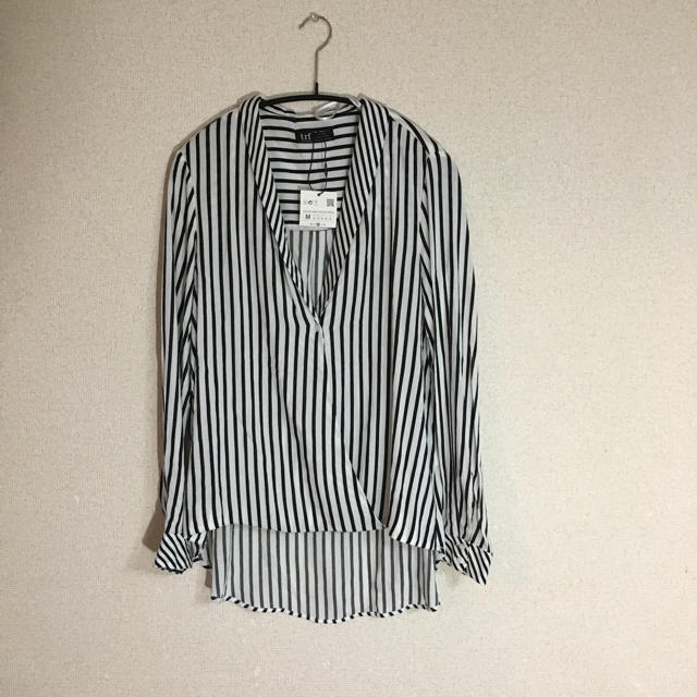 ZARA(ザラ)の☆新品☆ZARA ストライプシャツ レディースのトップス(シャツ/ブラウス(長袖/七分))の商品写真