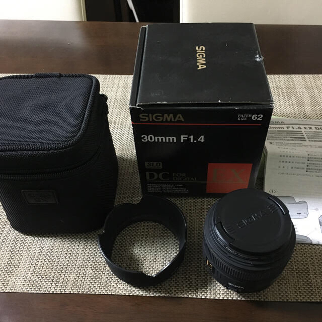 SIGMA(シグマ)のSIGMA シグマ 30mm F1.4 EX DC HSM キヤノン スマホ/家電/カメラのカメラ(レンズ(単焦点))の商品写真