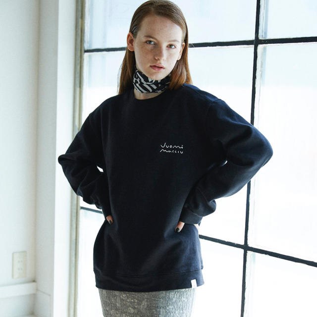 juemi MACCIU TYPO SWEAT ブラック レディースのトップス(トレーナー/スウェット)の商品写真