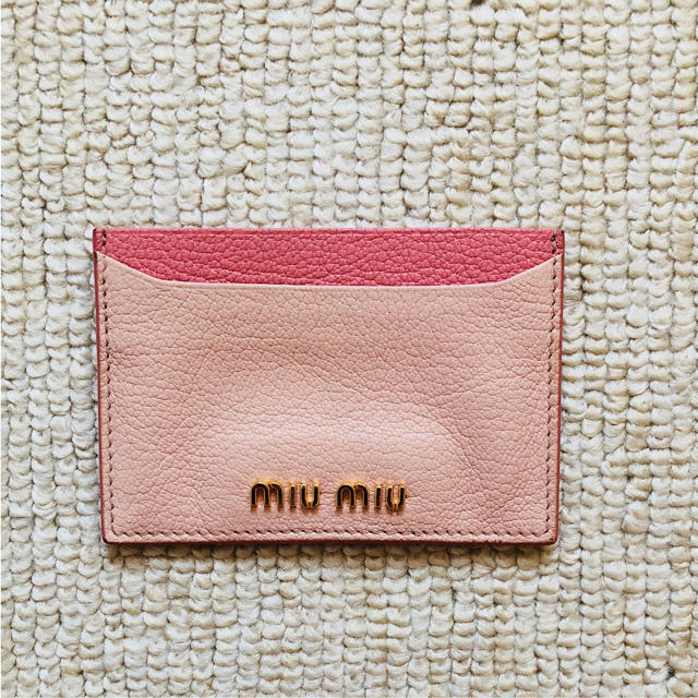 miumiu(ミュウミュウ)のmiumiuパスケース レディースのファッション小物(パスケース/IDカードホルダー)の商品写真