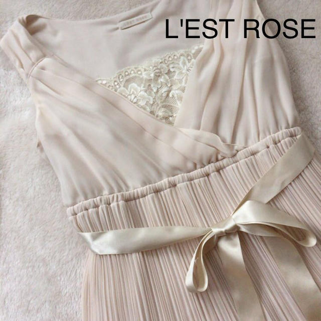 L'EST ROSE(レストローズ)のL'EST ROSE新品プリーツワンピ レディースのワンピース(ひざ丈ワンピース)の商品写真