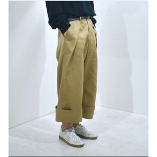 コモリ(COMOLI)のSOUMO BIG TUCK CHINO(チノパン)