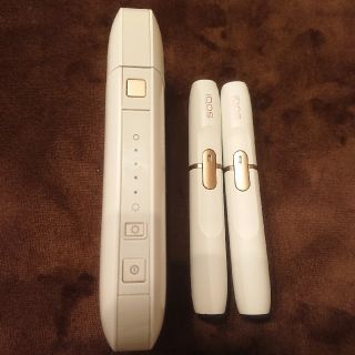 アイコス(IQOS)のアイコス☆IQOS☆チャージャー☆ホルダー2本(タバコグッズ)