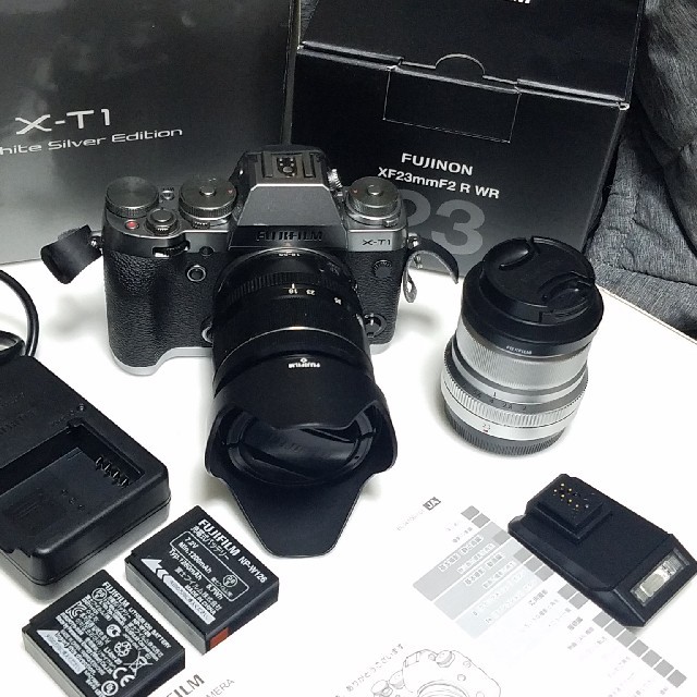 富士フイルム(フジフイルム)のFUJIFILM X-T1 Graphite Silver xf23 xf18 スマホ/家電/カメラのカメラ(ミラーレス一眼)の商品写真