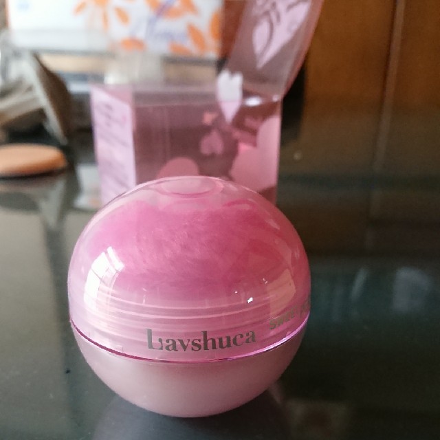 Lavshuca(ラヴーシュカ)のラヴーシュカスウィートパフュームチークPK-1 コスメ/美容のベースメイク/化粧品(チーク)の商品写真