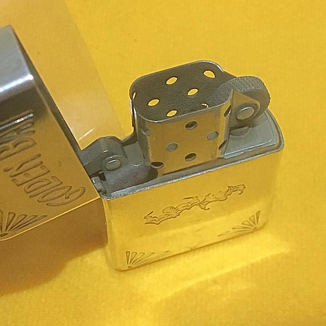 ZIPPO(ジッポー)のZIPPO GOLDEN BAT ゴールデンバット 限定非売品 メンズのファッション小物(タバコグッズ)の商品写真