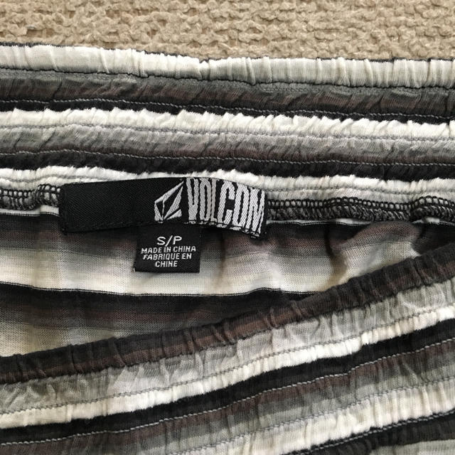 volcom(ボルコム)のVOLCOM ボーダースカート レディースのスカート(ミニスカート)の商品写真
