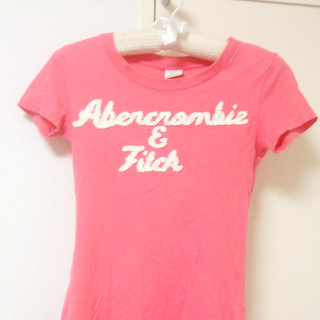 アバクロンビーアンドフィッチ(Abercrombie&Fitch)のアバクロのピンクTシャツ*(Tシャツ(半袖/袖なし))