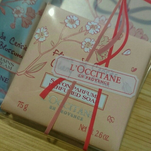 L'OCCITANE(ロクシタン)のロクシタン ハンドクリーム 石鹸 メルシーキット コスメ/美容のボディケア(ハンドクリーム)の商品写真