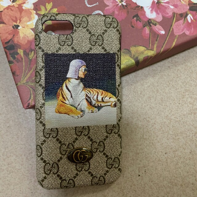 Gucci - GUCCI　グッチ　iPhone7/8ケース　携帯ケースの通販 by RaRa Cloche's shop｜グッチならラクマ