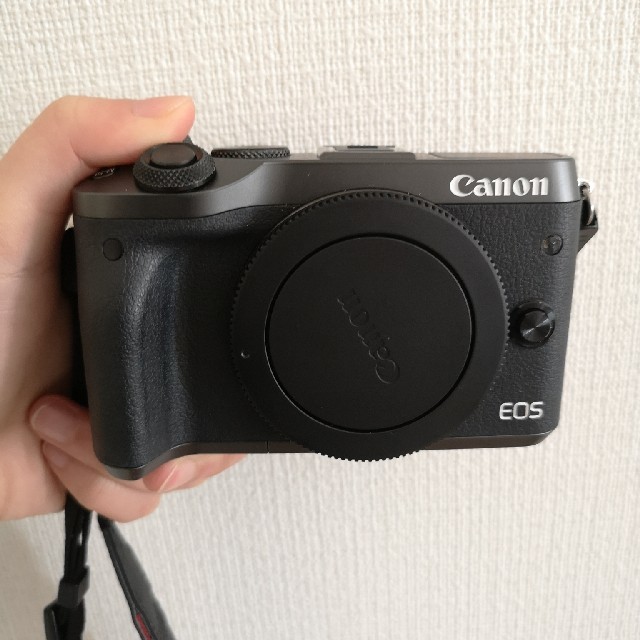 Canon(キヤノン)のキヤノン M6  ボディ 美品 スマホ/家電/カメラのカメラ(ミラーレス一眼)の商品写真