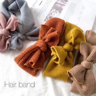 エイチアンドエム(H&M)のヘアバンド  ベージュ(その他)