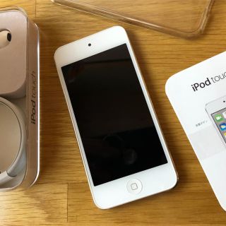 アイポッドタッチ(iPod touch)の第6世代 iPod touch 32GB ゴールド ケース付き(ポータブルプレーヤー)