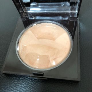 ローラメルシエ(laura mercier)のマットラディアンスベイクドパウダー(フェイスパウダー)