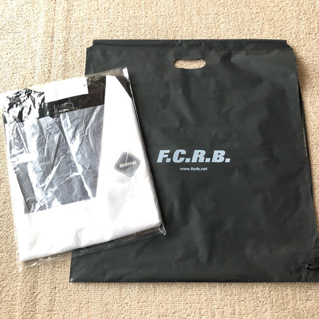 F.C.R.B.(エフシーアールビー)の【S】新品 FCRB BIG STAR TEE  メンズのトップス(Tシャツ/カットソー(半袖/袖なし))の商品写真