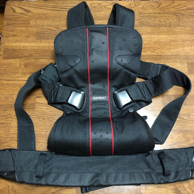 BABYBJORN(ベビービョルン)の美品☆ベビービョルン ベビーキャリアONEメッシュ キッズ/ベビー/マタニティの外出/移動用品(抱っこひも/おんぶひも)の商品写真