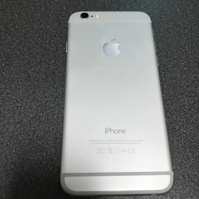 au(エーユー)のiPhone 6 Silver 16  au スマホ/家電/カメラのスマートフォン/携帯電話(スマートフォン本体)の商品写真