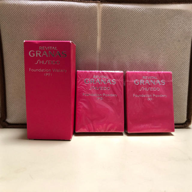 SHISEIDO (資生堂)(シセイドウ)のリバイタルグラナス ファンデーション3点 コスメ/美容のベースメイク/化粧品(ファンデーション)の商品写真