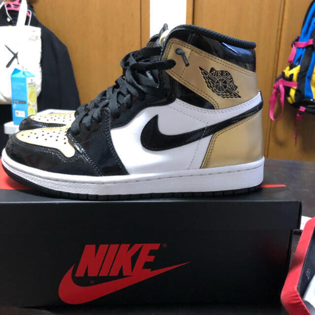 NIKE(ナイキ)のAJ1 AIR JORDAN 1 RETRO HIGH OG GOLD TOE メンズの靴/シューズ(スニーカー)の商品写真