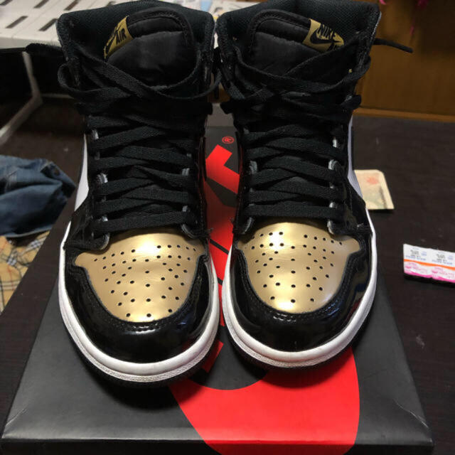 NIKE(ナイキ)のAJ1 AIR JORDAN 1 RETRO HIGH OG GOLD TOE メンズの靴/シューズ(スニーカー)の商品写真