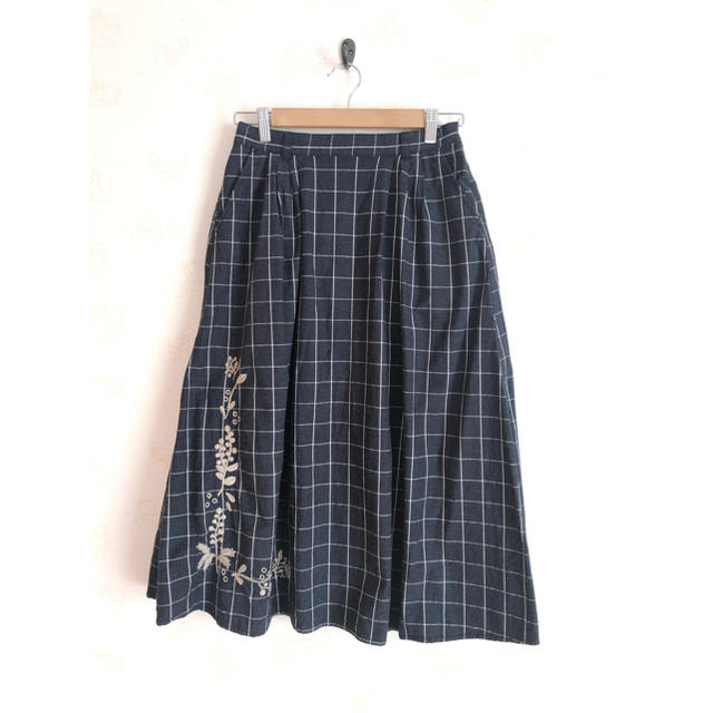 SM2(サマンサモスモス)のSamansa Mos2 チェック柄生地刺繍スカート ネイビー レディースのスカート(ロングスカート)の商品写真