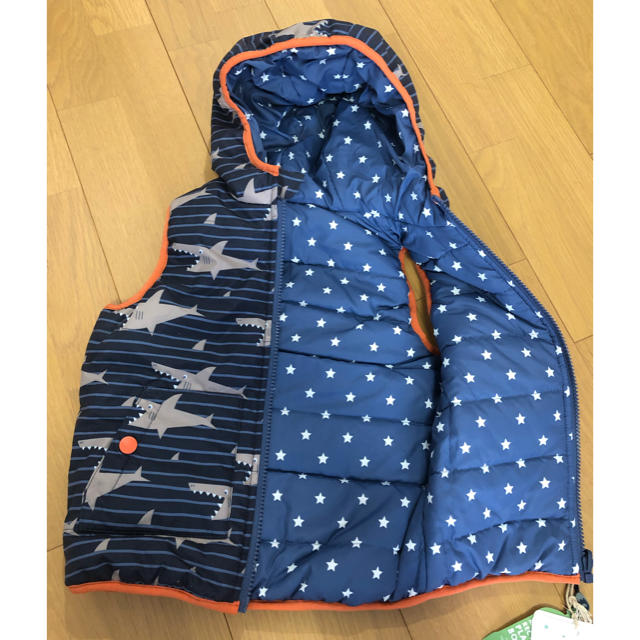 【新品・未使用】ダウンベスト キッズ/ベビー/マタニティのキッズ服男の子用(90cm~)(ジャケット/上着)の商品写真