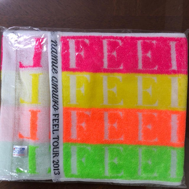 【新品未開封】安室奈美恵 マフラータオル 白 FEEL