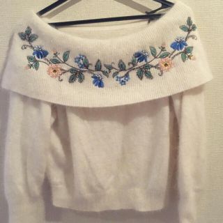 リリーブラウン(Lily Brown)のlily brown  刺繍ビジューセーター(ニット/セーター)