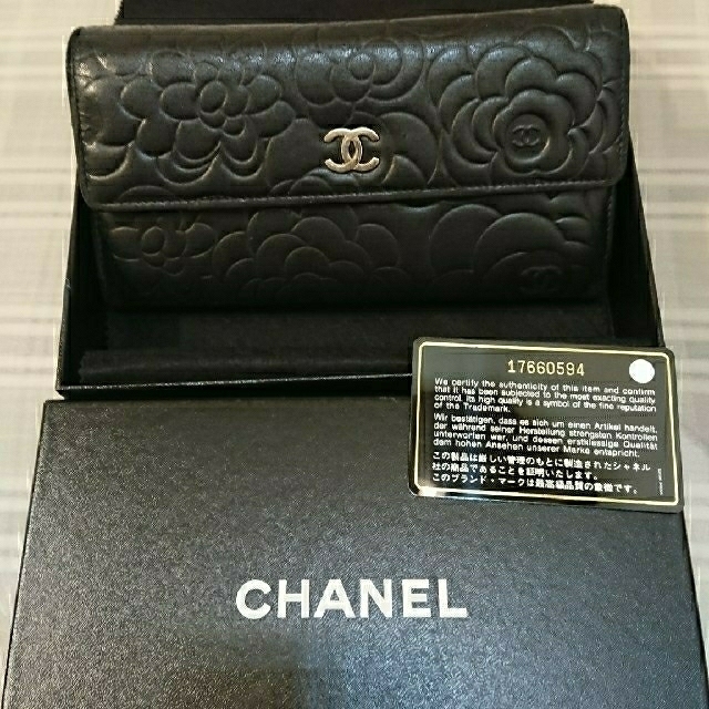 CHANEL(シャネル)の最終🍀値下げ！ シャネル・カメリア型押し長財布 レディースのファッション小物(財布)の商品写真