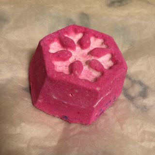 ラッシュ(LUSH)のCHEERY CHRISTMAS BATH BOMB(入浴剤/バスソルト)