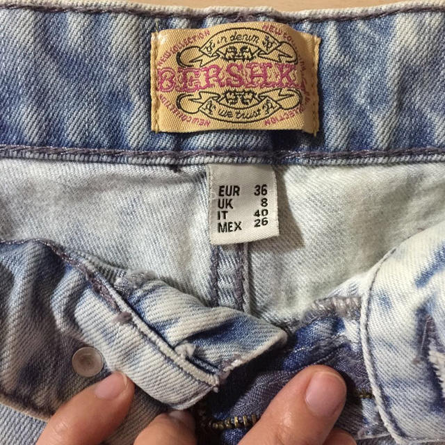 Bershka(ベルシュカ)のshort jeans レディースのパンツ(ショートパンツ)の商品写真
