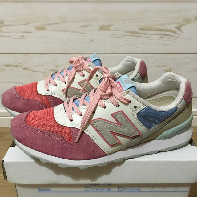 New Balance(ニューバランス)の【春色】ニューバランス Ｄ ＷＲ996ＨＩ 23.5 ニュアンスカラー ※箱なし レディースの靴/シューズ(スニーカー)の商品写真